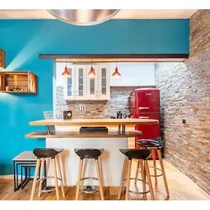 Appartement Intramuros Rare T2 Paisible Avec Terrasse Privée Et Climatisation, Avignon